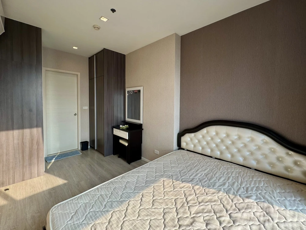 For rent: Quinn Ratchada 17, high floor unit, spacious and comfortable. Book now!