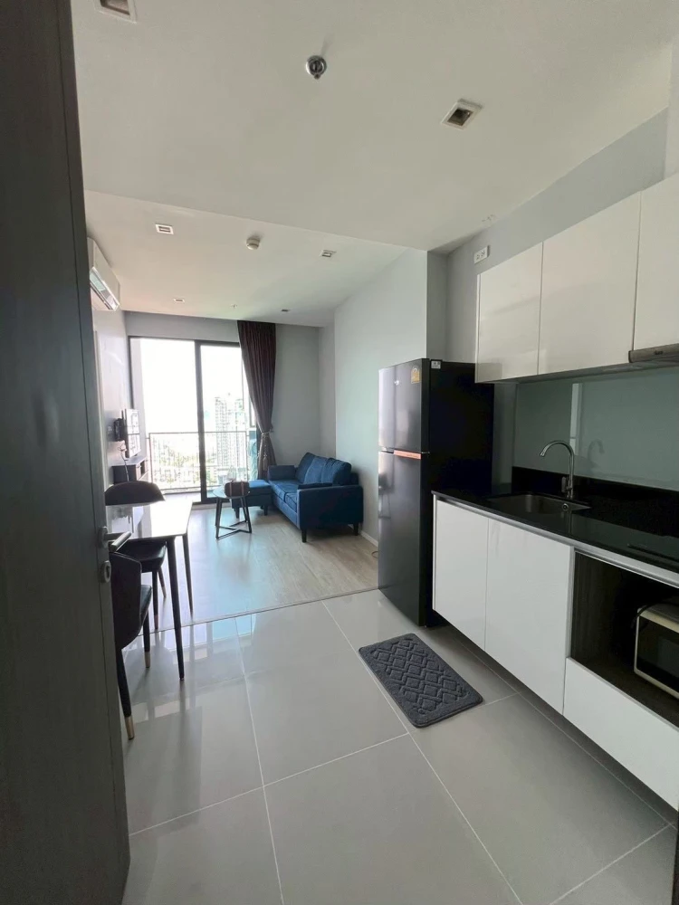 For rent: Quinn Ratchada 17, high floor unit, fully furnished, spacious and comfortable. Book now!