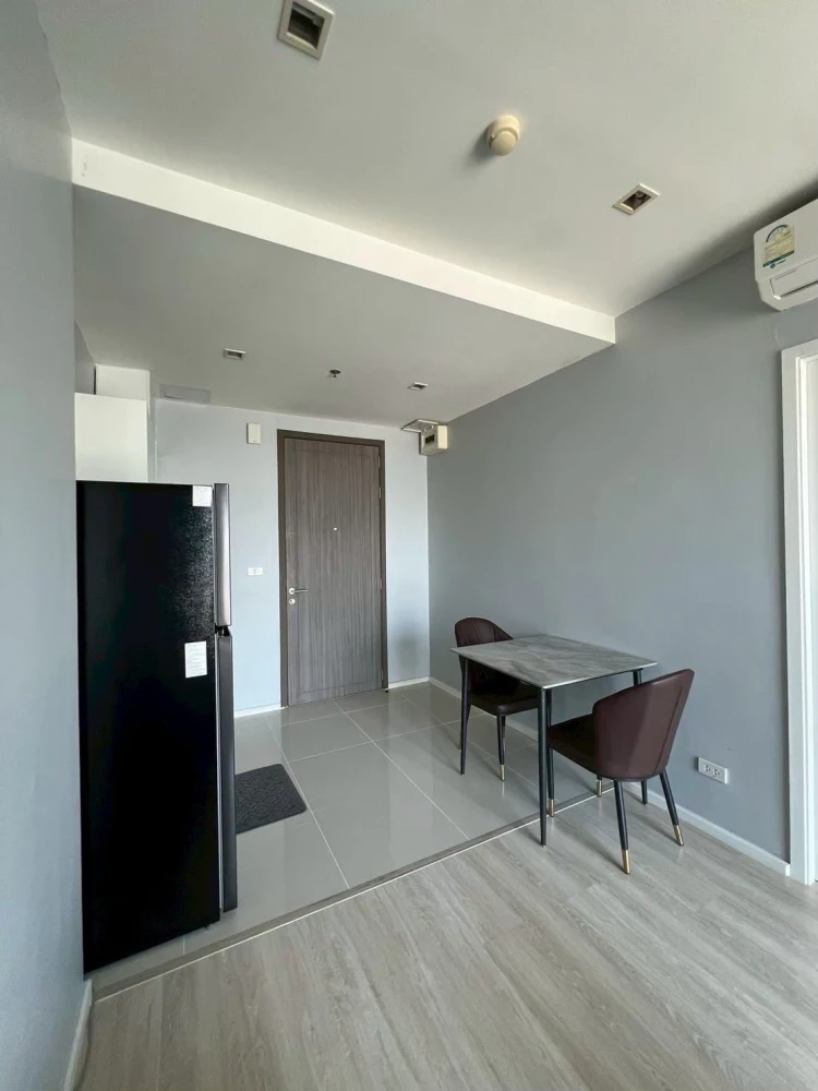 For rent: Quinn Ratchada 17, high floor unit, fully furnished, spacious and comfortable. Book now!
