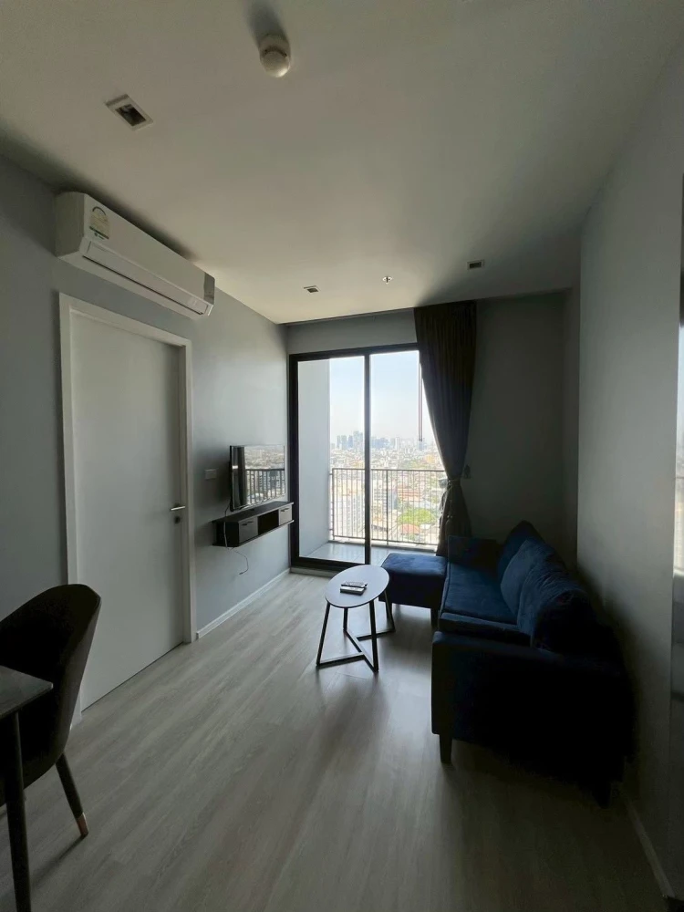 For rent: Quinn Ratchada 17, high floor unit, fully furnished, spacious and comfortable. Book now!