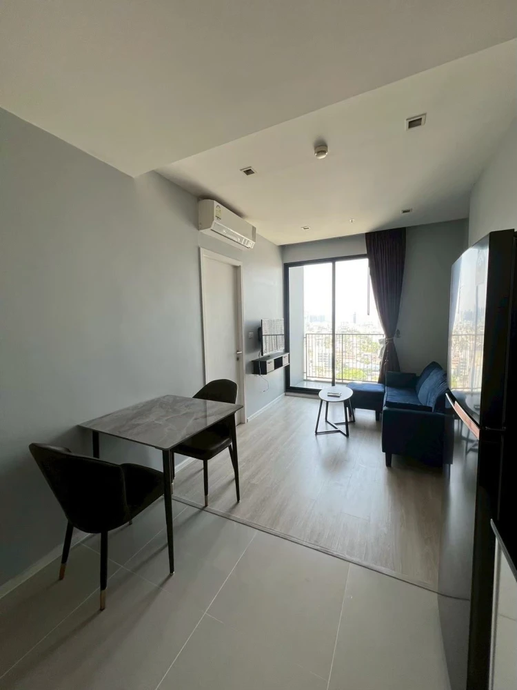 For rent: Quinn Ratchada 17, high floor unit, fully furnished, spacious and comfortable. Book now!