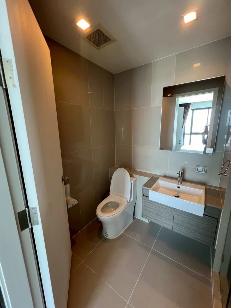 For rent: Quinn Ratchada 17, high floor unit, fully furnished, spacious and comfortable. Book now!