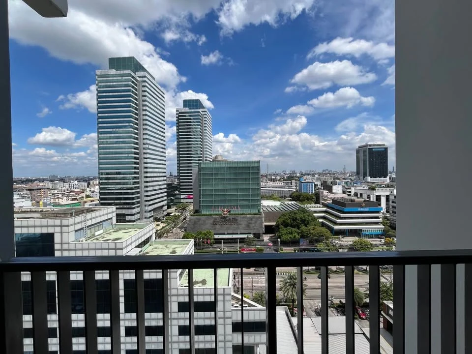 Quinn Ratchada 17 for rent, ready to move in, fully furnished, appliances included, reasonable price, come reserve now before you miss your chance.