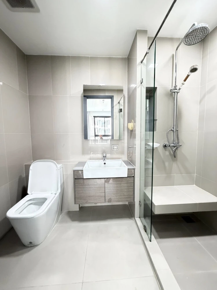 For rent: Quinn Ratchada 17, fully furnished apartment, high floor, good ventilation. Book now!