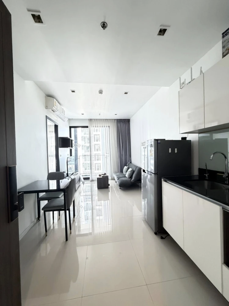 For rent: Quinn Ratchada 17, fully furnished apartment, high floor, good ventilation. Book now!