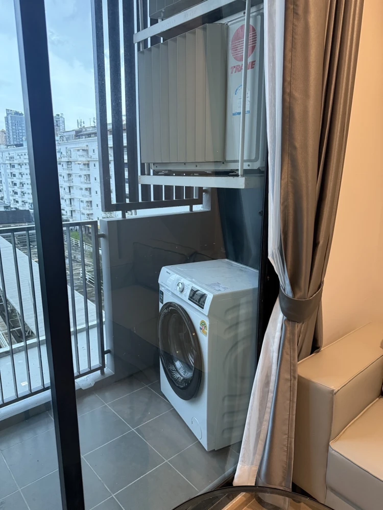 Quinn Ratchada 17 for rent, corner room, not attached to anyone, spacious and comfortable, reserve now.