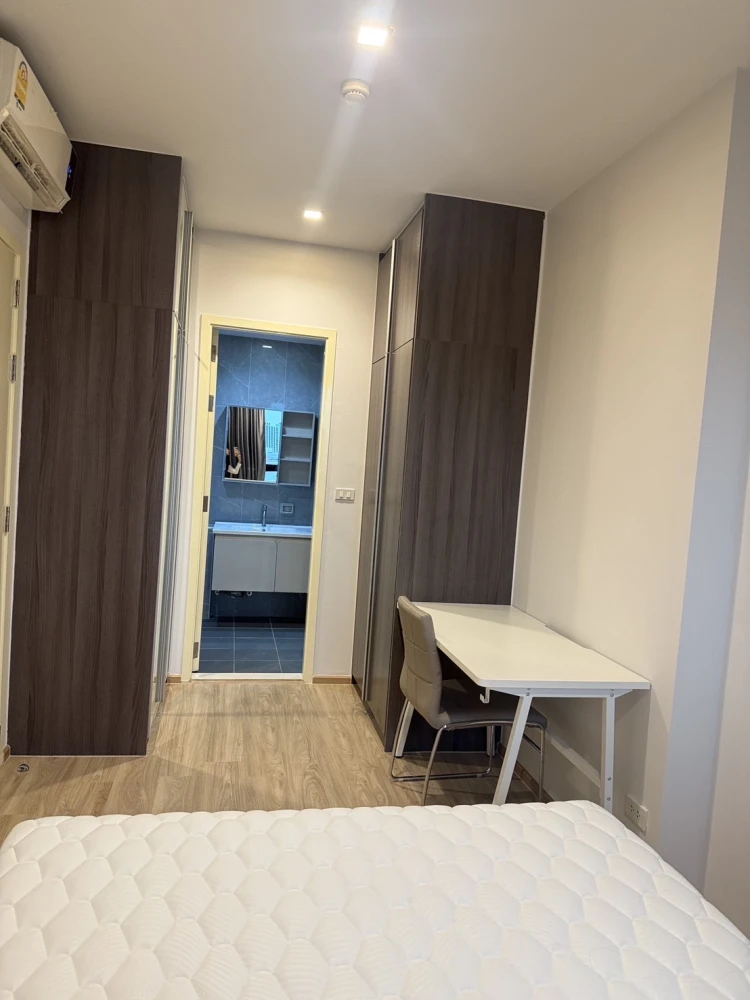 Quinn Ratchada 17 for rent, corner room, not attached to anyone, spacious and comfortable, reserve now.