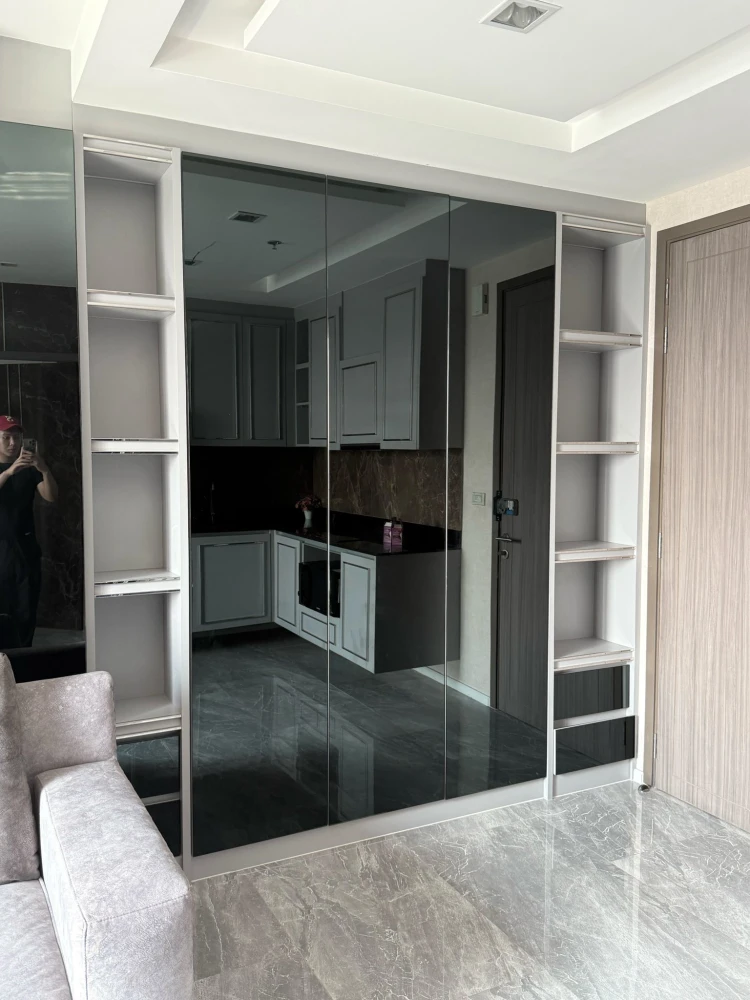 For rent: Quinn Ratchada 17, beautifully decorated room, built-in marble patterned walls, fully furnished, book now.