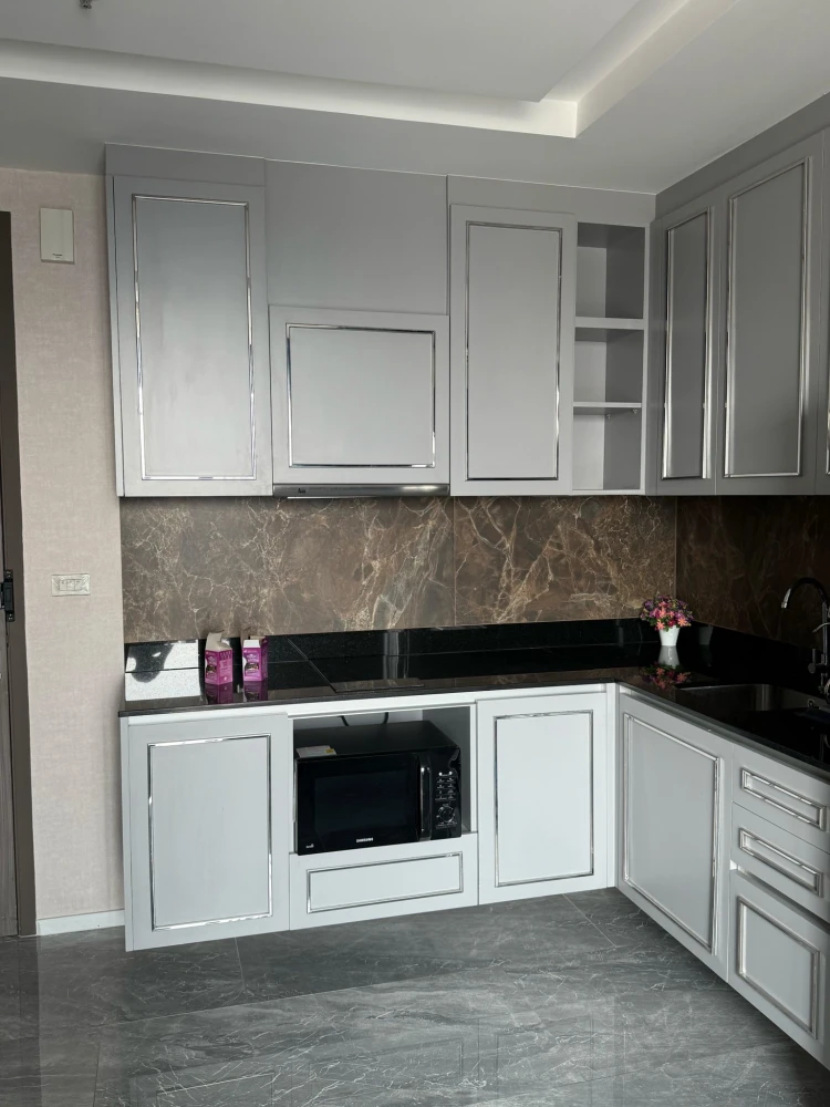 For rent: Quinn Ratchada 17, beautifully decorated room, built-in marble patterned walls, fully furnished, book now.