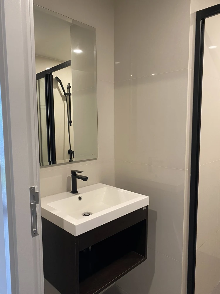 For rent: QUINTARA MHy'GEN RATCHADA - HUAI KHWANG, 3rd floor, studio room with glass partition, outside view, reserve now.