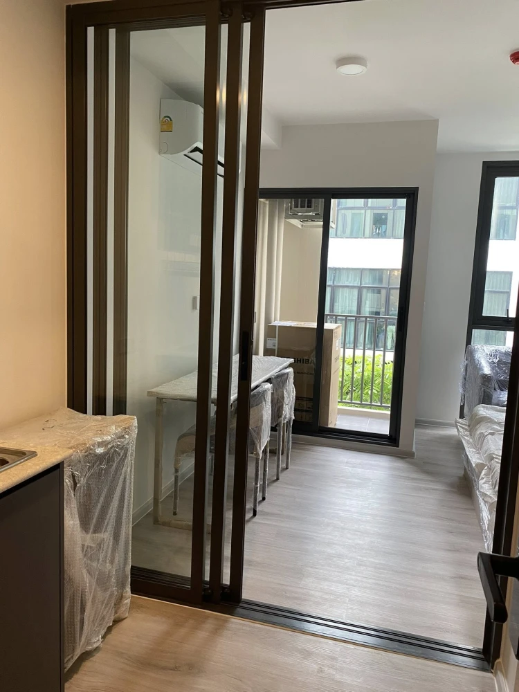 For rent: QUINTARA MHy'GEN RATCHADA - HUAI KHWANG, 3rd floor, studio room with glass partition, outside view, reserve now.