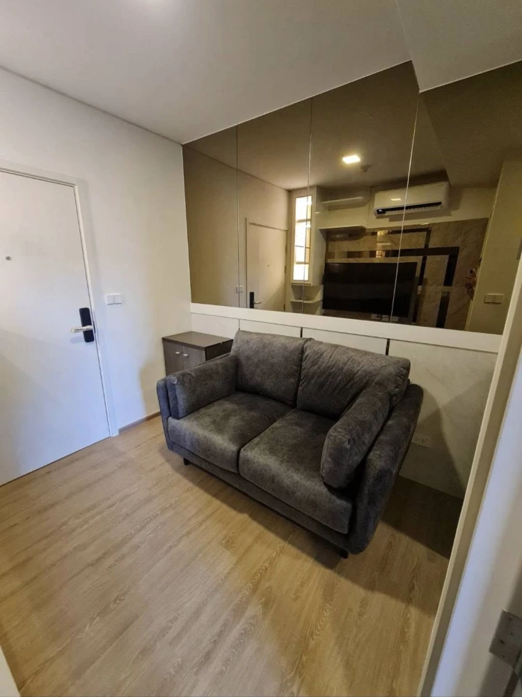 For rent: Quintara Mhy’zen Phrom Phong. The unit features stunning built-in decor and high-quality, premium furniture. Book now before it’s gone!