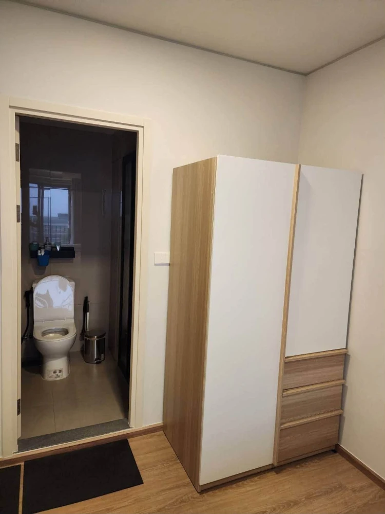 For rent: Quintara Mhy'Zen Phrom Phong. Features a view of trees and houses. Ideally located closest to the kitchen and common areas—no long walks req