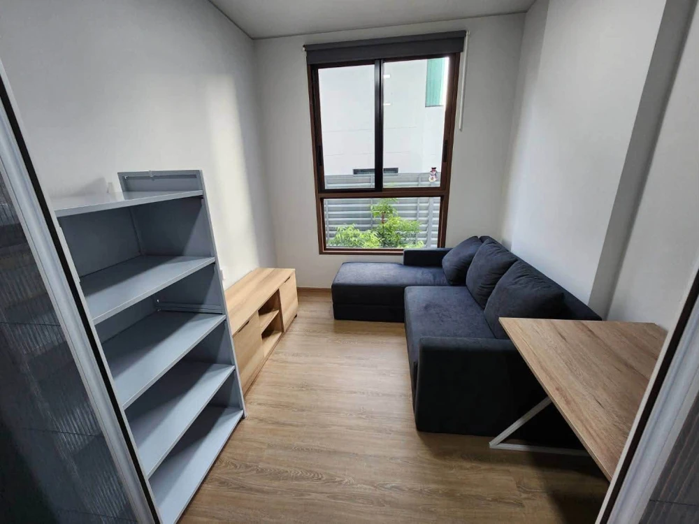 For rent: Quintara Mhy'Zen Phrom Phong. Features a view of trees and houses. Ideally located closest to the kitchen and common areas—no long walks req