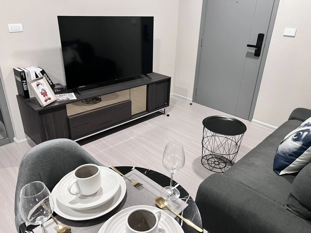 For rent: Quintara Phume Sukhumvit 39, 7th floor, room size 31 sq m, built-in decoration, ready to move in