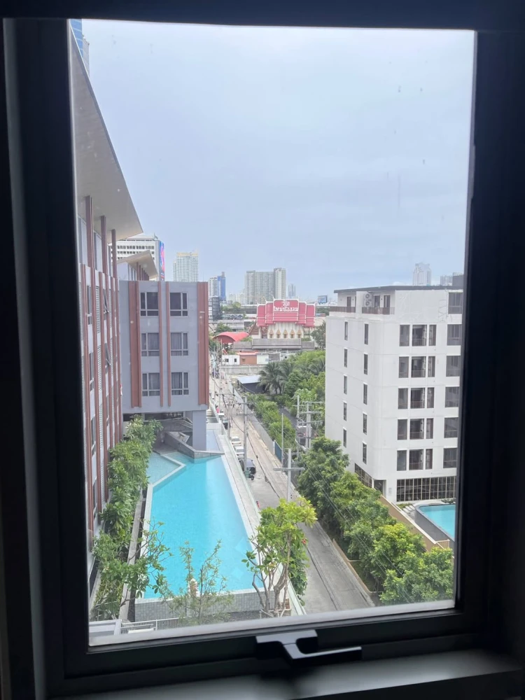 For rent: Quintara Phume Sukhumvit 39, corner unit with pool view, fully furnished. You can't miss this opportunity!