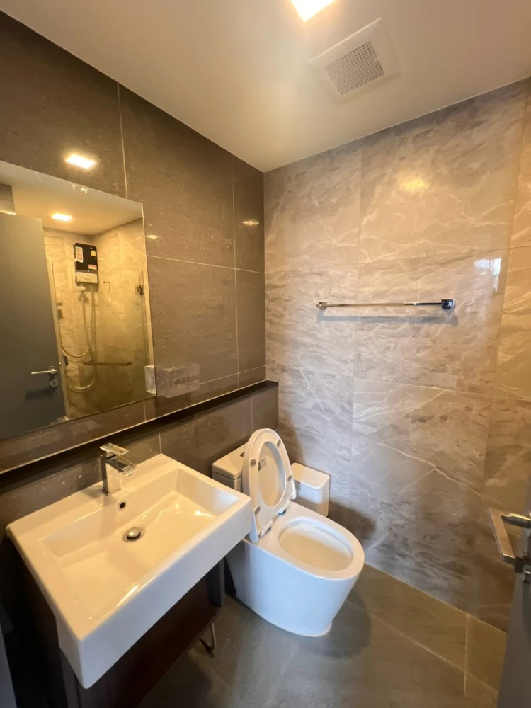 For rent: Quintara Phume Sukhumvit 39, corner unit with pool view, fully furnished. You can't miss this opportunity!