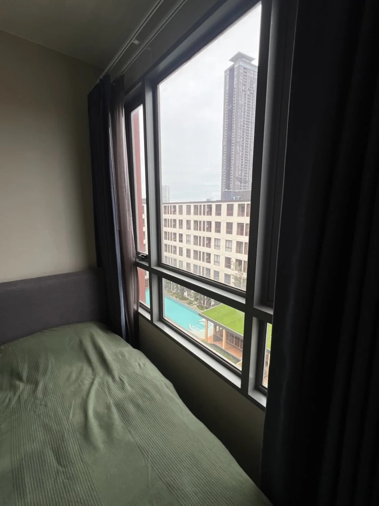 For rent: Quintara Phume Sukhumvit 39, corner unit with pool view, fully furnished. You can't miss this opportunity!