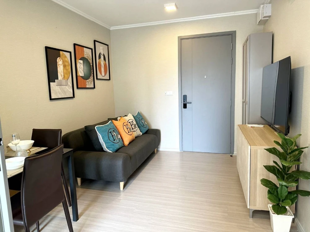 For rent: Quintara Phume Sukhumvit 39, a room decorated simply and luxuriously, looks expensive, good location, fully furnished, hurry and book now!