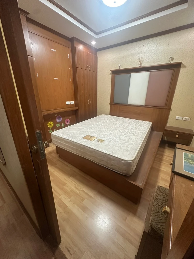For rent: Ratchada City 18. Spacious and comfortable fully furnished room. Book now! Don't miss out!