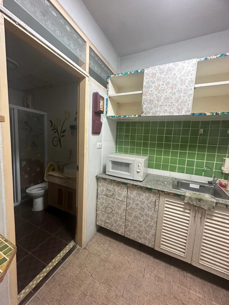 For rent: Ratchada City 18. Spacious and comfortable fully furnished room. Book now! Don't miss out!