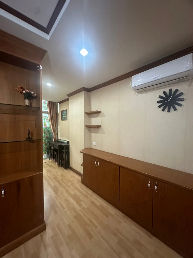 For rent: Ratchada City 18. Spacious and comfortable fully furnished room. Book now! Don't miss out!