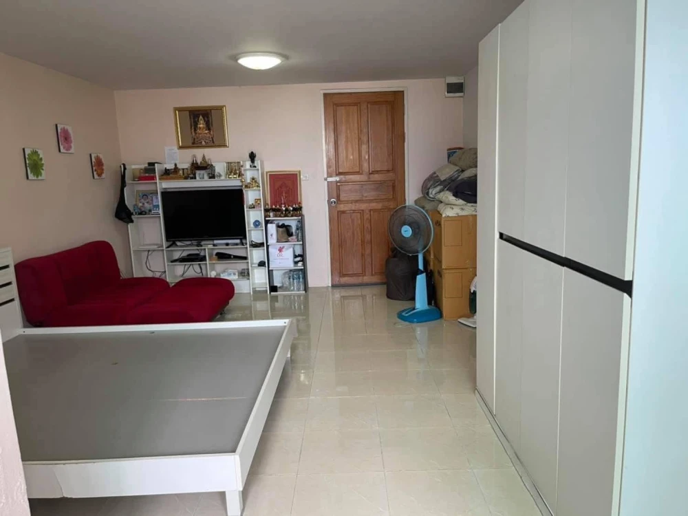 For rent: Ratchada City 18, nice room, 7th floor, fully furnished and equipped with appliances. Reserve now!
