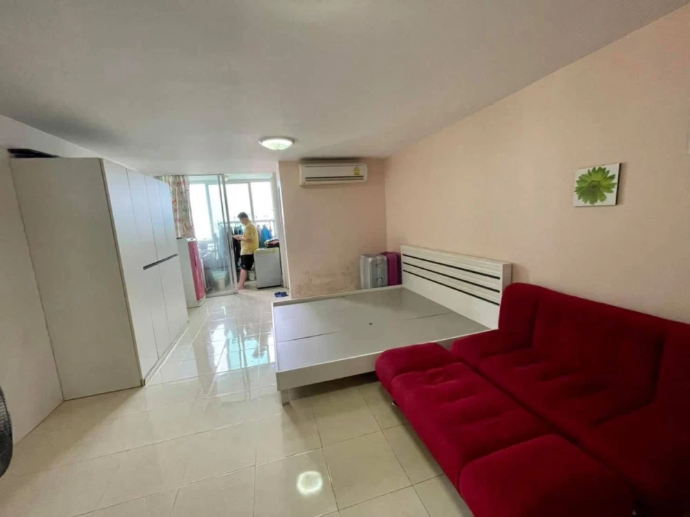 For rent: Ratchada City 18, nice room, 7th floor, fully furnished and equipped with appliances. Reserve now!