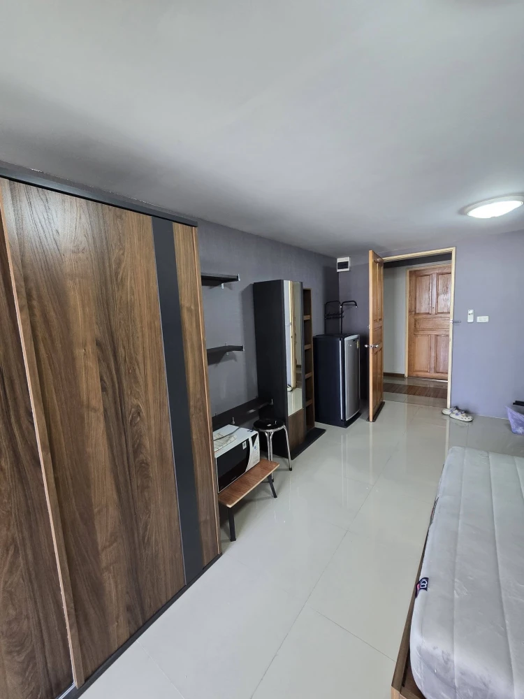 For rent: Ratchada City 18. A lovely room with complete amenities. What are you waiting for?