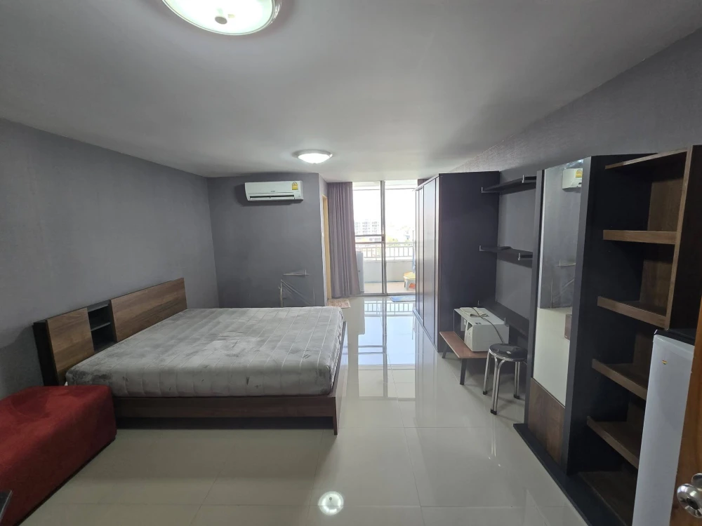 For rent: Ratchada City 18. A lovely room with complete amenities. What are you waiting for?