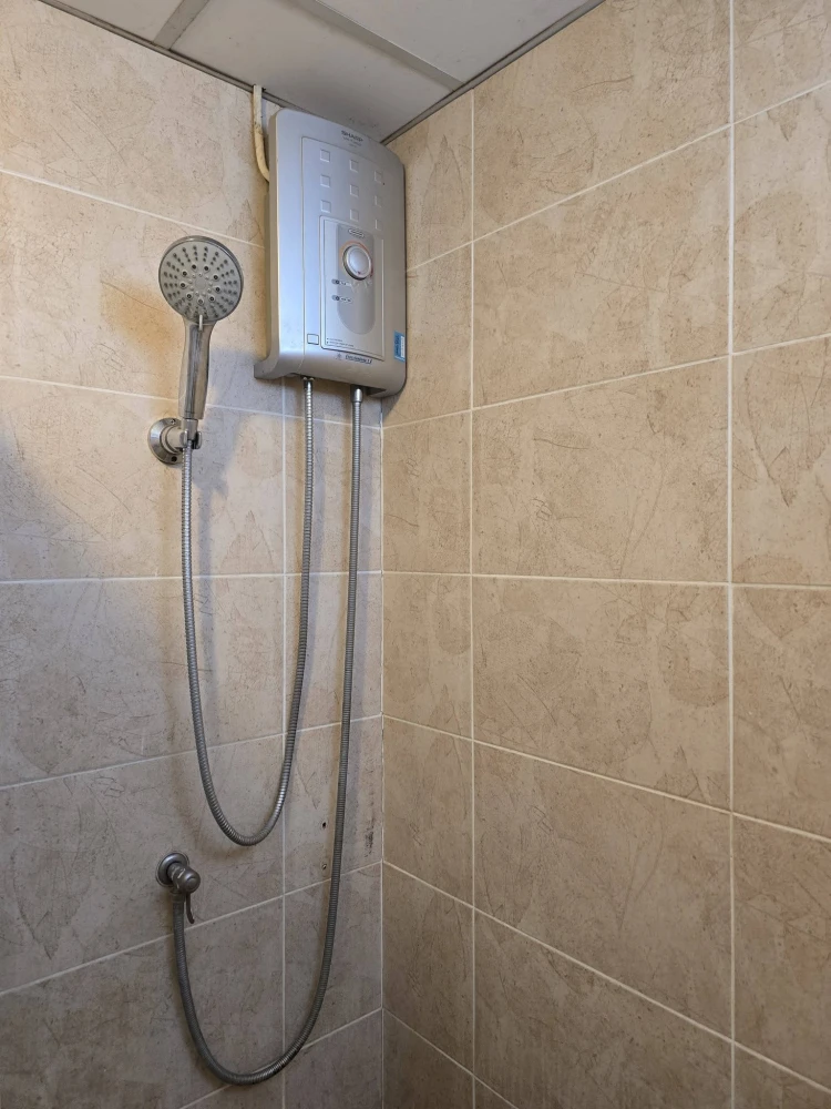 For rent: Ratchada City 18. A lovely room with complete amenities. What are you waiting for?
