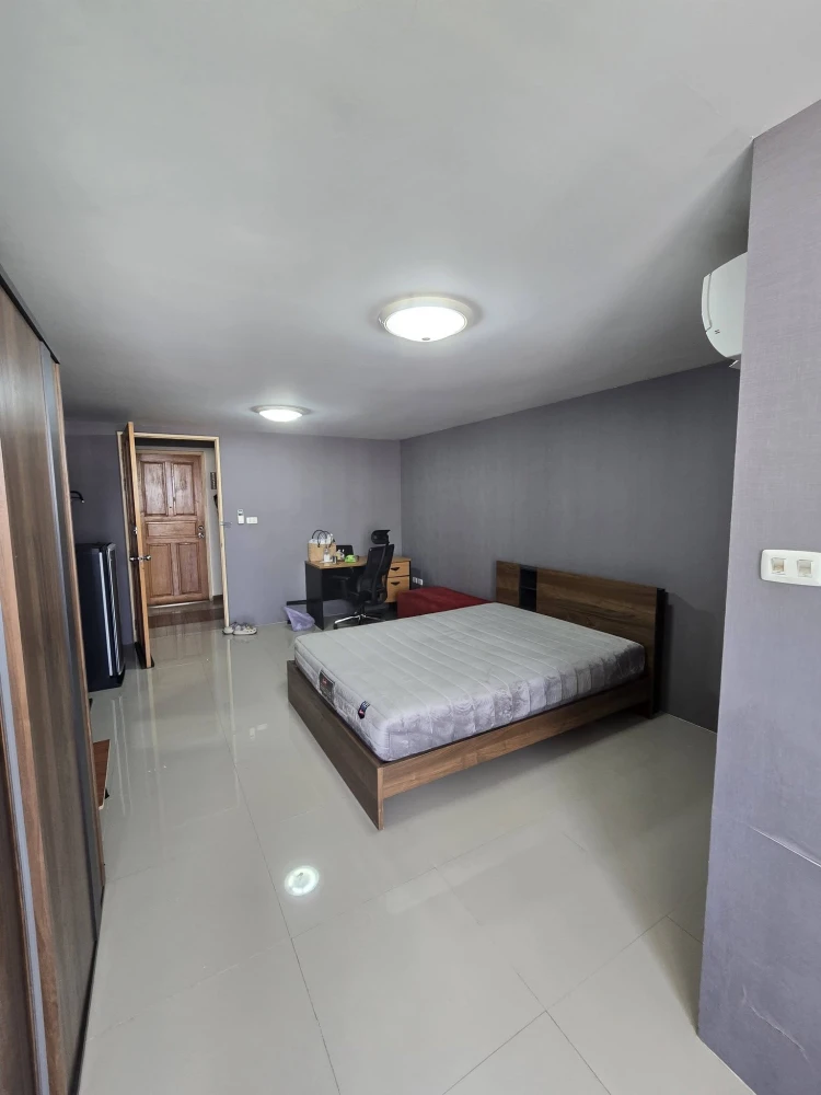 For rent: Ratchada City 18. A lovely room with complete amenities. What are you waiting for?
