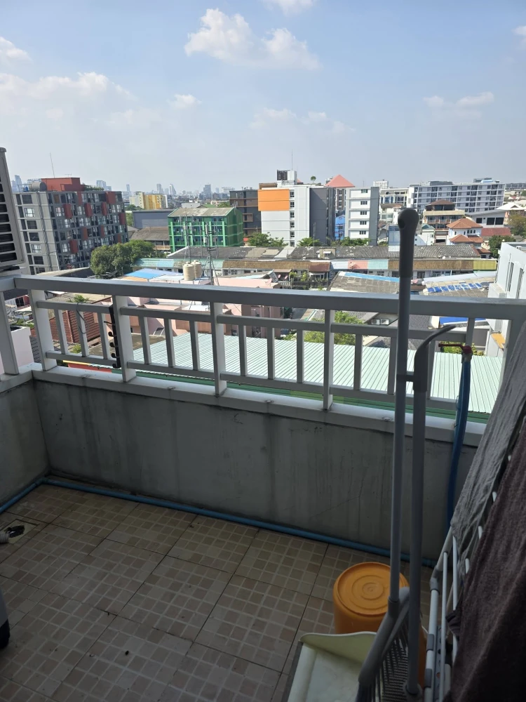 For rent: Ratchada City 18. A lovely room with complete amenities. What are you waiting for?