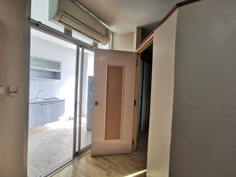 For rent: Ratchada City 18, ready-to-move-in rooms, fully furnished, affordable prices. Book now before it's too late!+++
