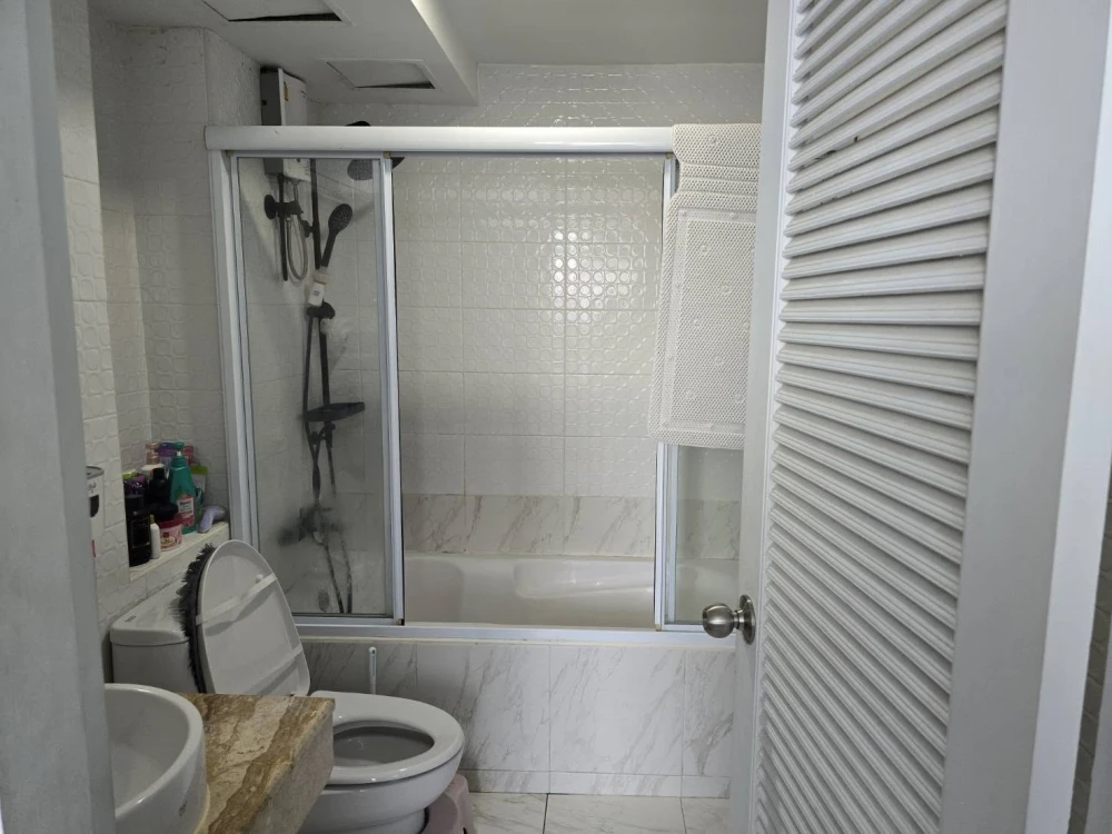 For sale or rent Ratchada City 18, corner room, provides privacy, comes with a lot of usable space, fully furnished, reserve now.