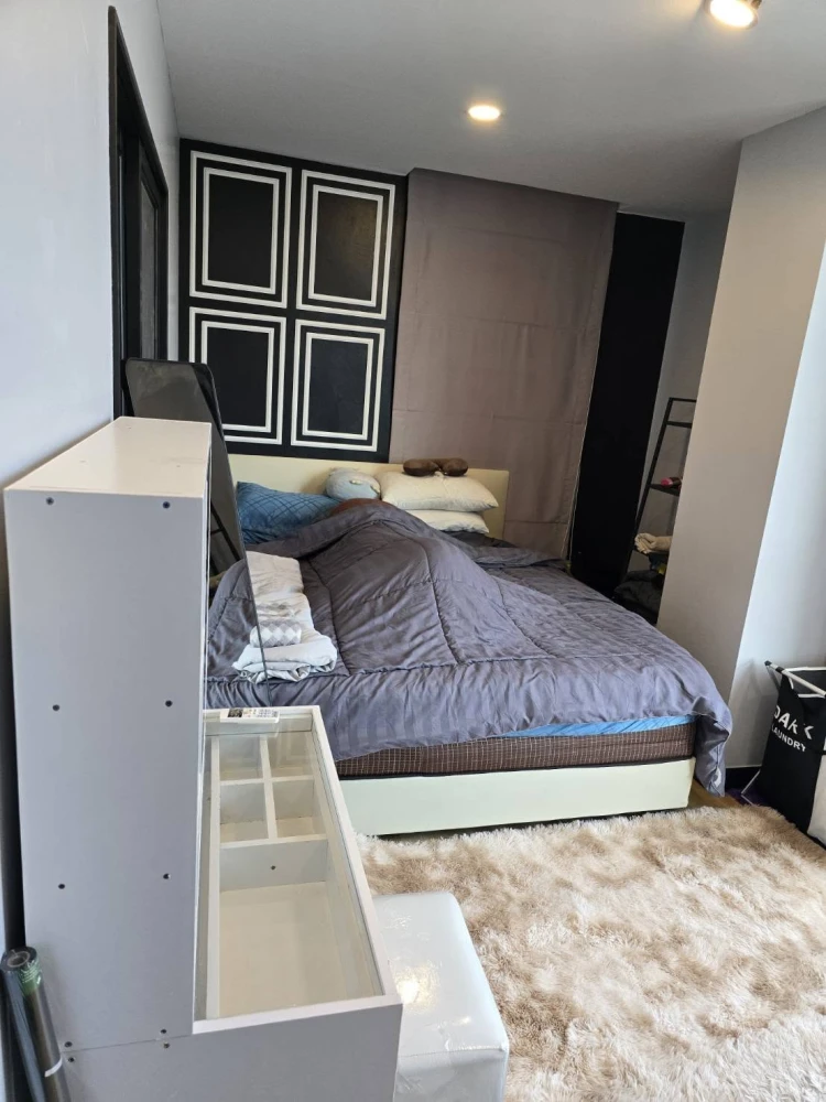 For sale or rent Ratchada City 18, corner room, provides privacy, comes with a lot of usable space, fully furnished, reserve now.