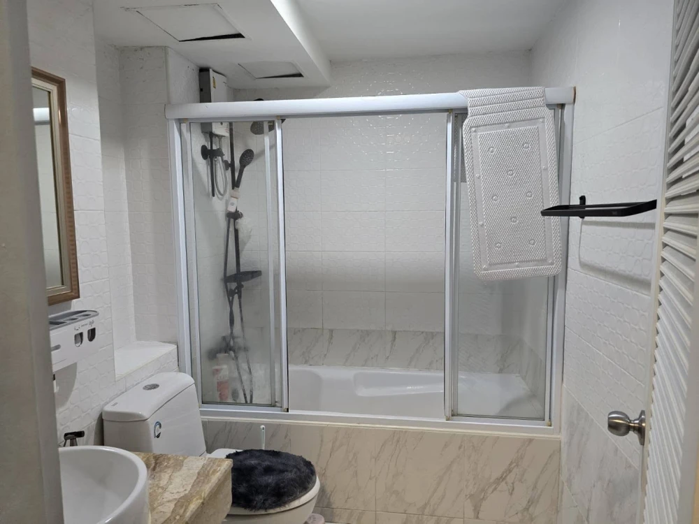 For sale or rent Ratchada City 18, corner room, provides privacy, comes with a lot of usable space, fully furnished, reserve now.