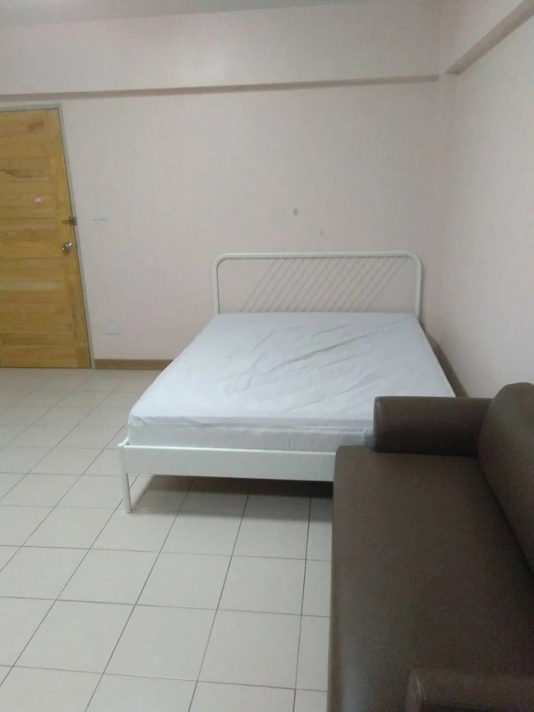 Ratchada City Condo for rent, 3rd floor, nice room, comes with complete decorations, reserve now.
