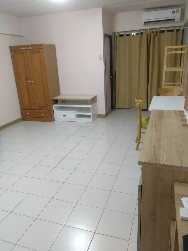 Ratchada City Condo for rent, 3rd floor, nice room, comes with complete decorations, reserve now.