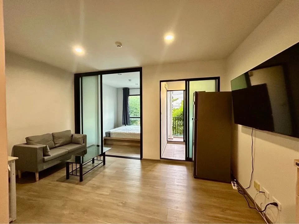 For rent: REACH Phahonyothin 52, 2nd floor, partitioned room, fully furnished, ready to move in. Interested? Reserve now!