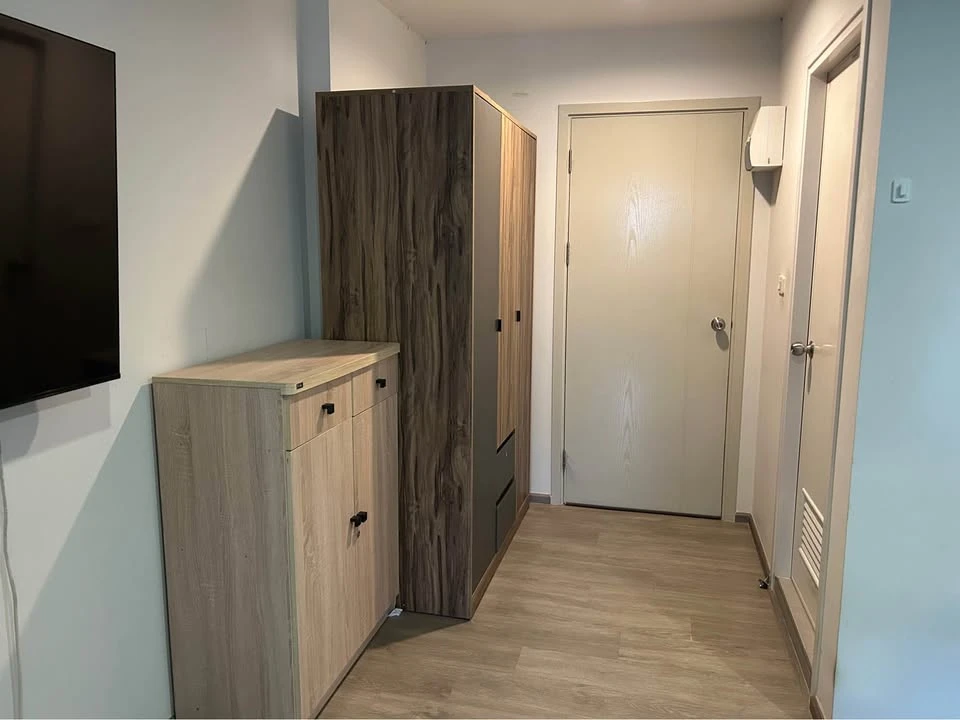 For rent: REACH Phahonyothin 52, 2nd floor, partitioned room, fully furnished, ready to move in. Interested? Reserve now!