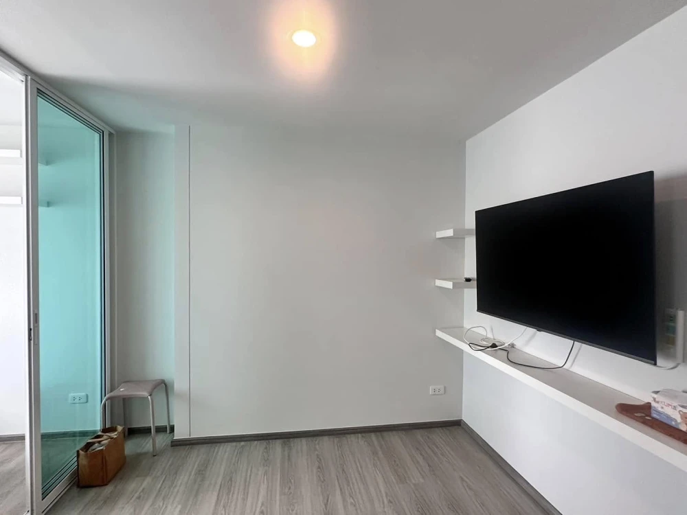 For rent: REACH Phahonyothin 52, a nice room, good location, convenient transportation, comes with complete facilities. Don't miss it!