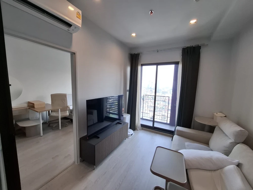 For rent: Reference Sathorn - Wongwianyai, 20th floor, great view, fully furnished. Book now!
