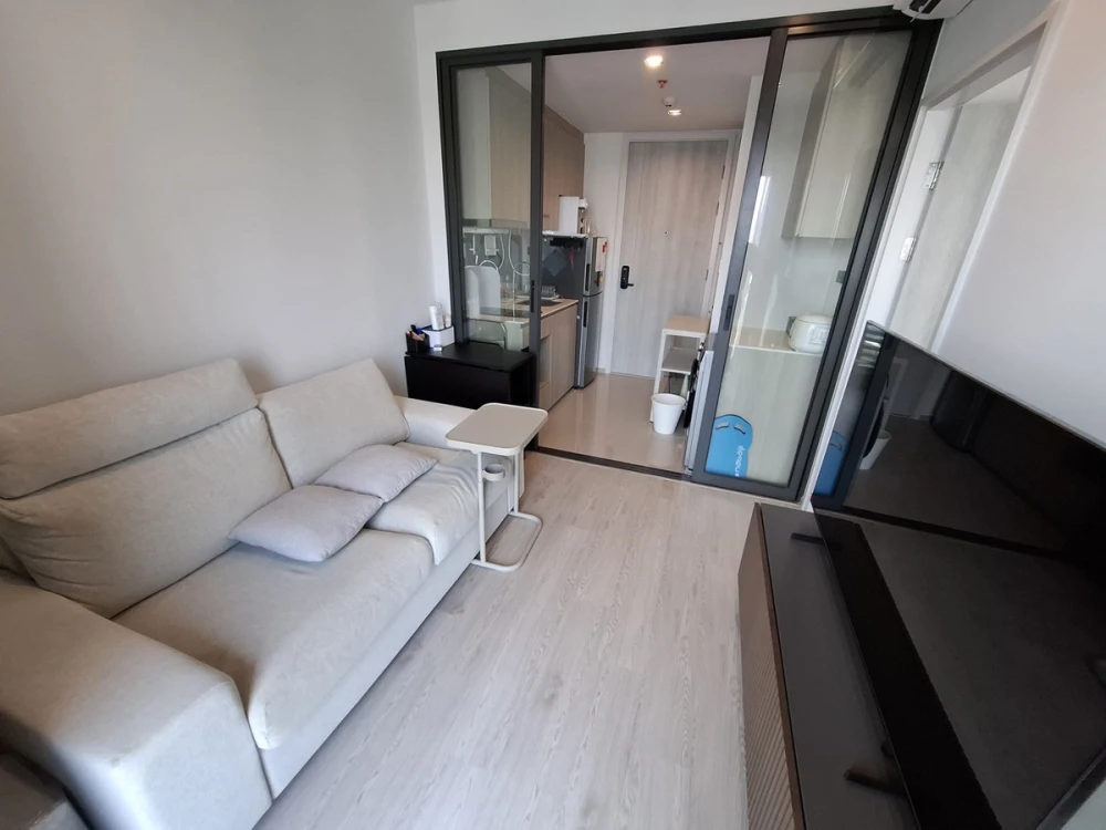 For rent: Reference Sathorn - Wongwianyai, 20th floor, great view, fully furnished. Book now!