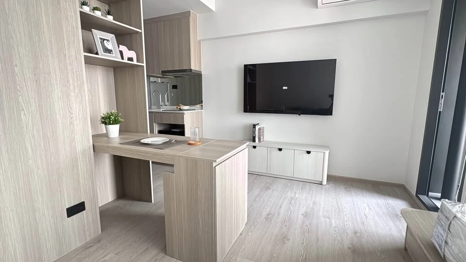 For rent Reference Sathorn - Wongwianyai 36th floor, high and beautiful view, has built-in furniture, must arrange.
