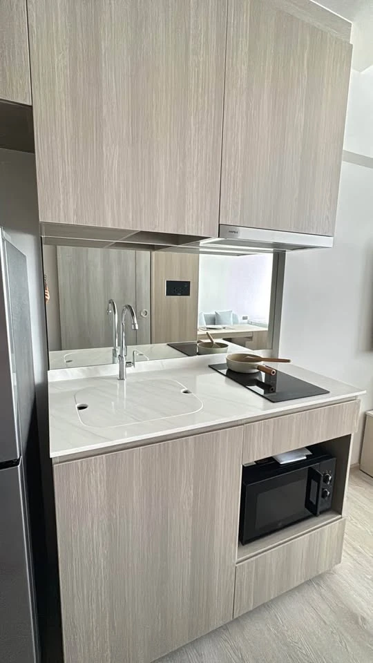 For rent Reference Sathorn - Wongwianyai 36th floor, high and beautiful view, has built-in furniture, must arrange.