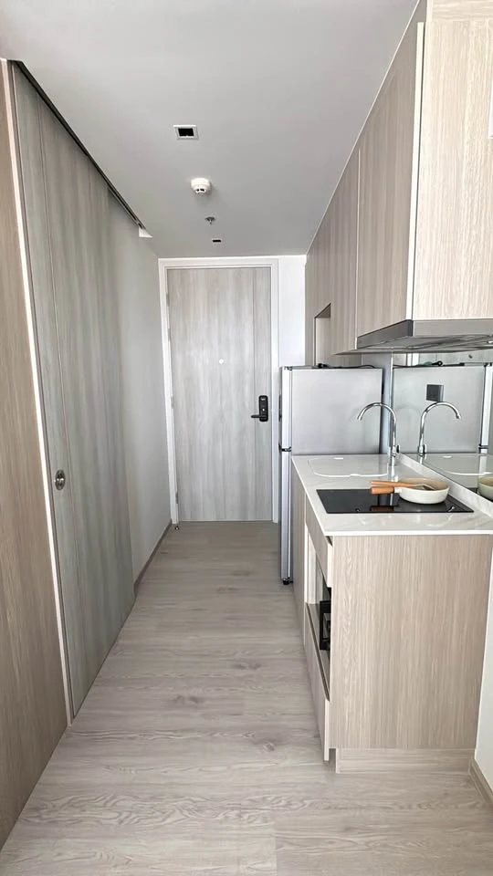 For rent Reference Sathorn - Wongwianyai 36th floor, high and beautiful view, has built-in furniture, must arrange.