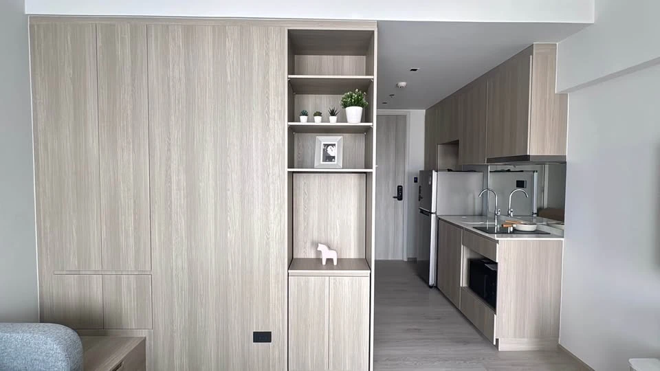 For rent Reference Sathorn - Wongwianyai 36th floor, high and beautiful view, has built-in furniture, must arrange.