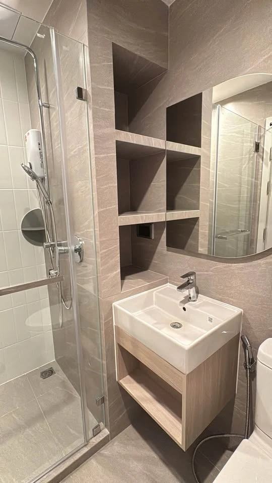 For rent Reference Sathorn - Wongwianyai 36th floor, high and beautiful view, has built-in furniture, must arrange.