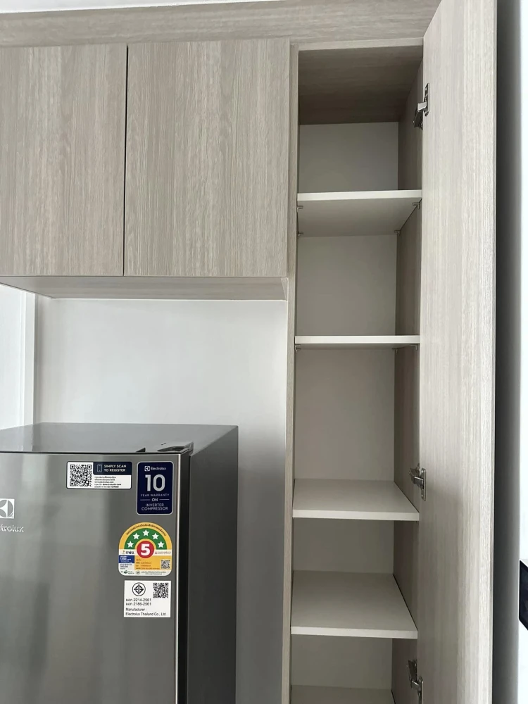 For rent Reference Sathorn - Wongwianyai 1 bedroom plus room, fully furnished, just bring your own stuff and move in.
